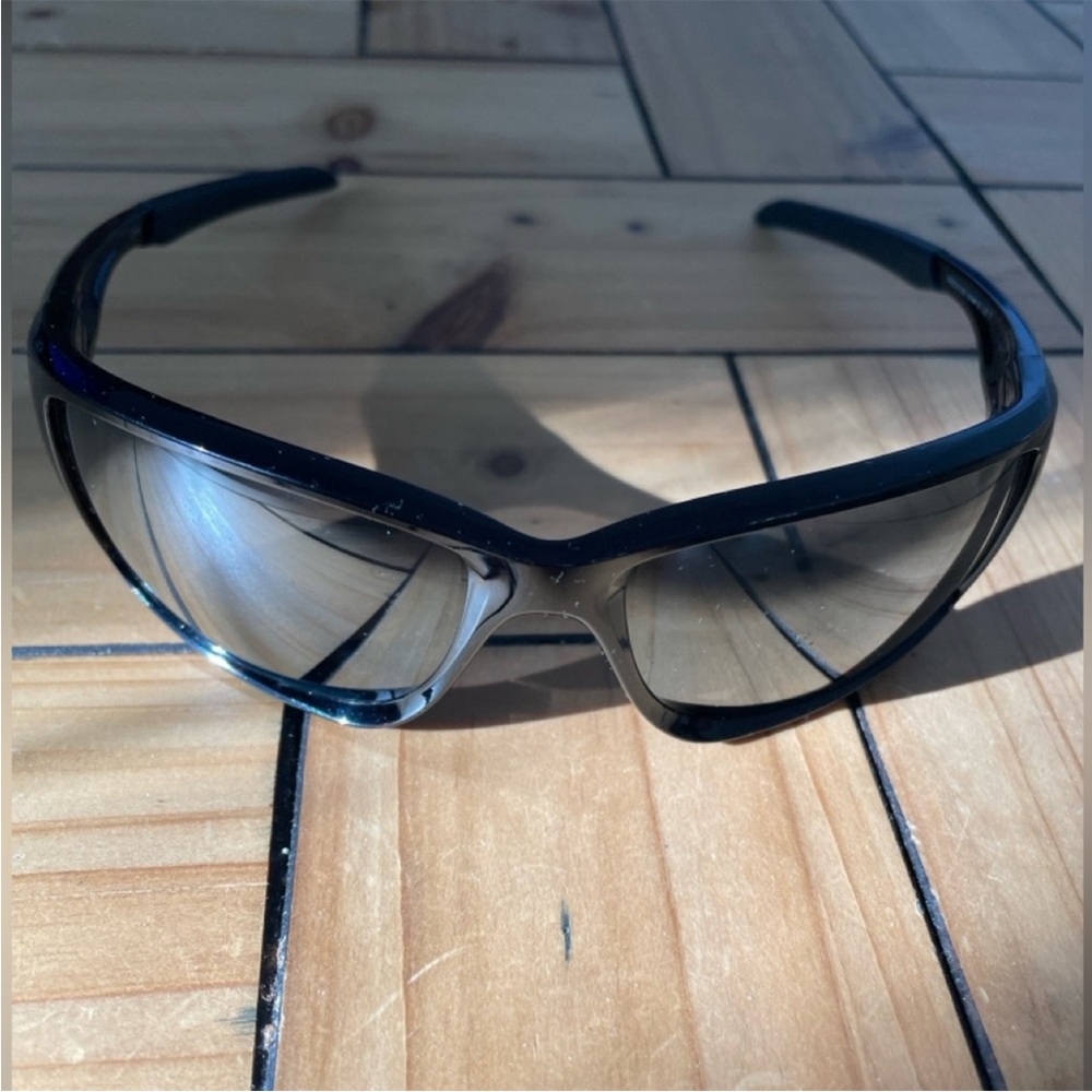 OAKLEYCanteen Men's Polarized Black
Wrap Sunglasses. Used.
009225-01-60 - Picture 6 of 12